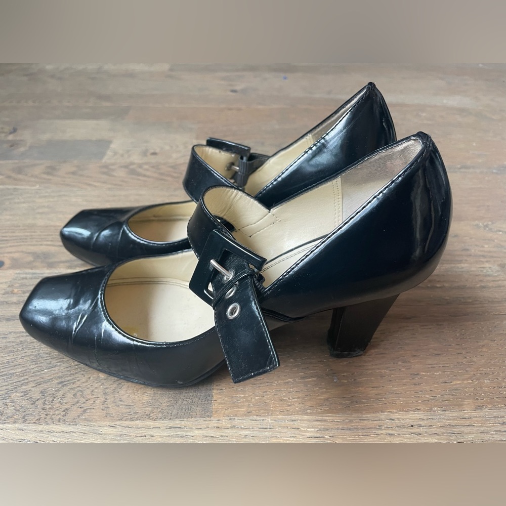 Black leather Mary Jane Franco Sarto Mary Jane heels size 7 very good used shoes